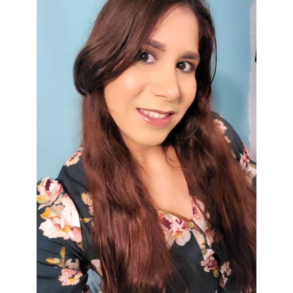 Meet your Posher, Damaris - Picture 1 of 1